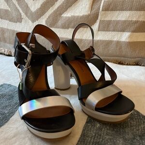 Plate-form in leather bi color